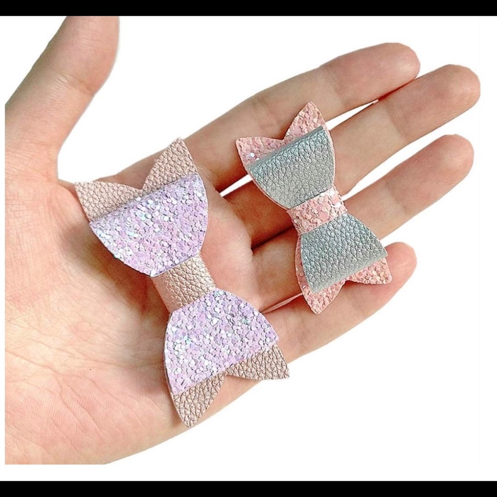 Little girl Faux leather bows.
